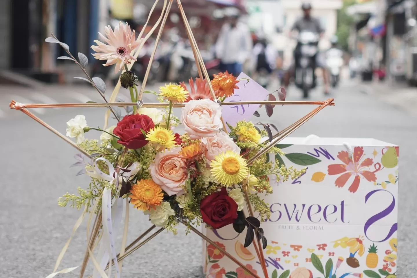 Top 5 Mẫu Hoa Được Yêu Thích Nhất Tại 2Sweet: Khám Phá Vẻ Đẹp Tinh Tế Cho Mọi Dịp! 8 2sweet giỏ hoa